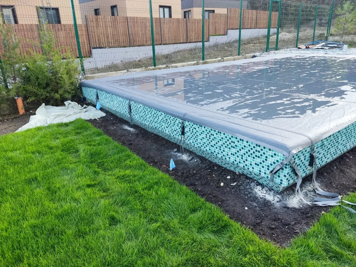 Батутное покрывало на бассейне в Пятигорске